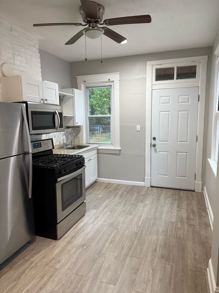 437 S Elm Ave #1 - Photo 5 of 15