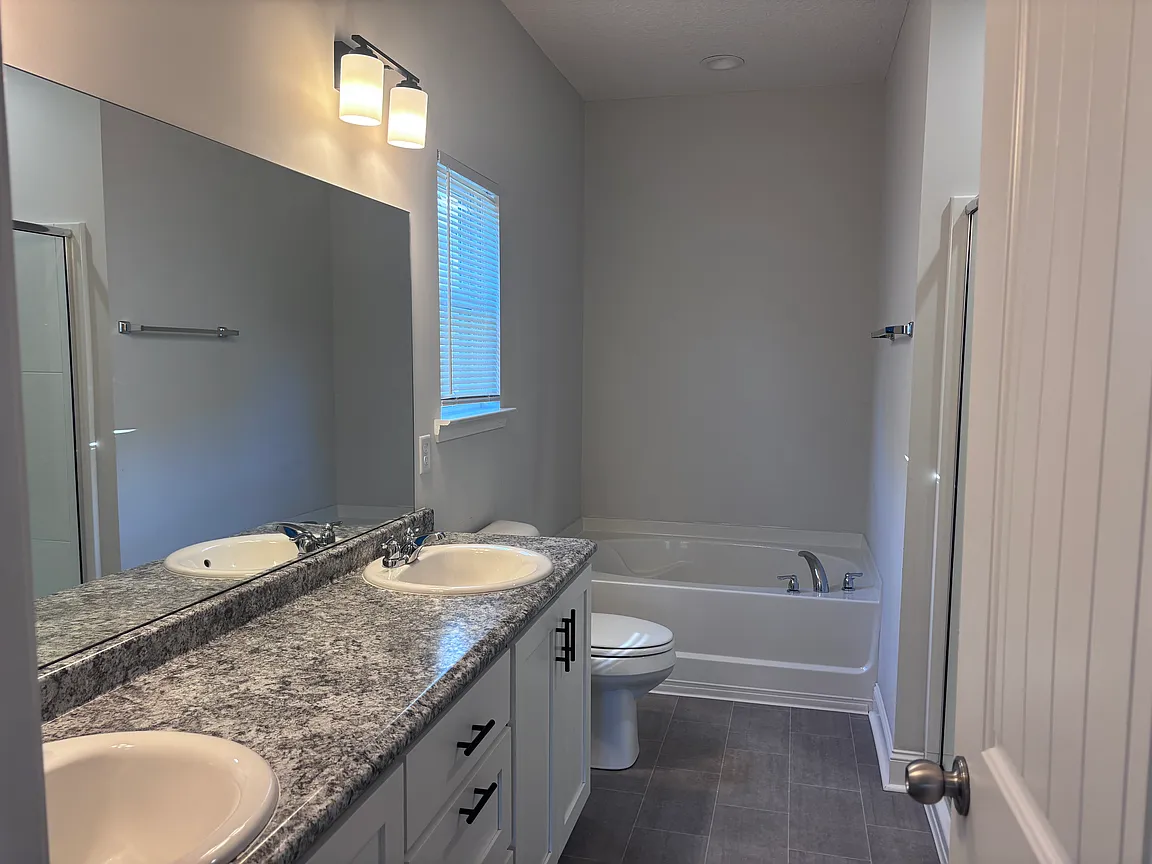 597 Fairview Cir #1 - Photo 4 of 8