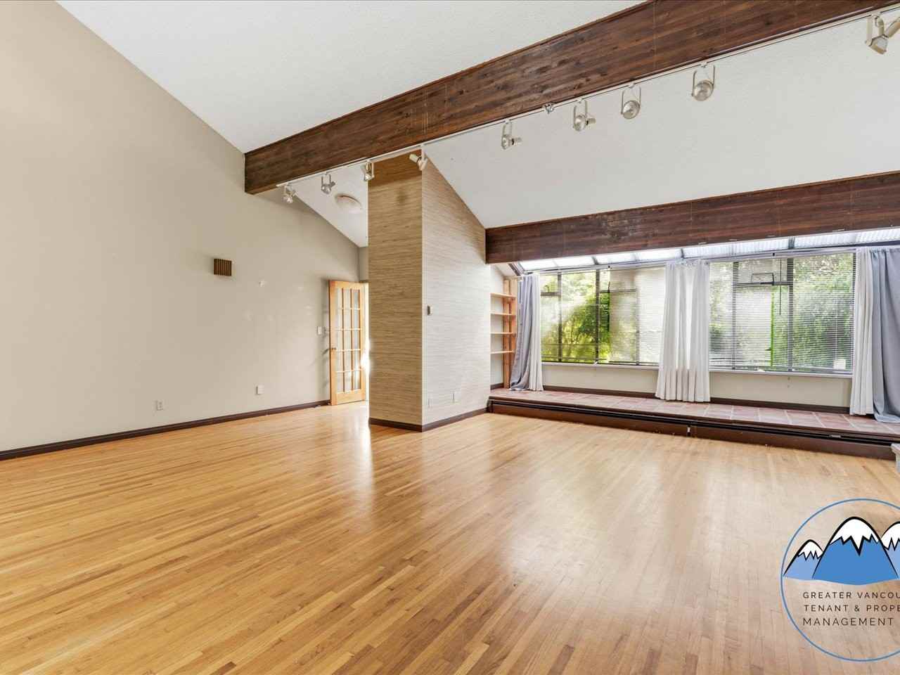 5191 Chetwynd Ave - Photo 5 of 46