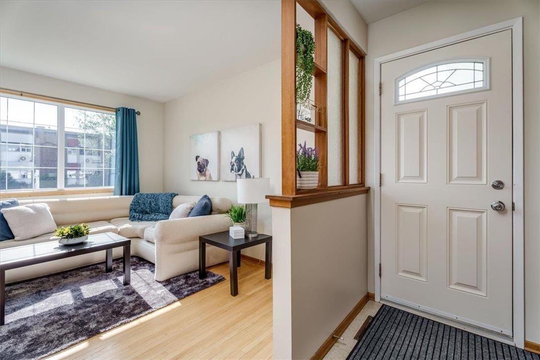 15 Lomond Blvd - Photo 3 of 43