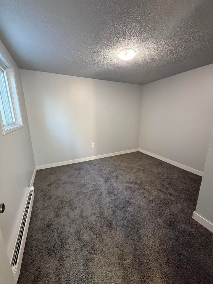 774 Weatherdon Ave - Photo 6 of 11