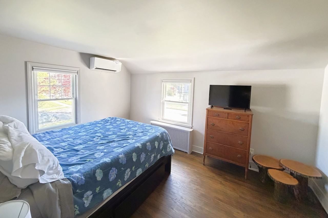 398 Elm St - Photo 5 of 8