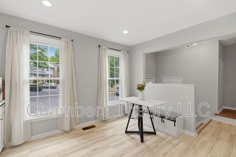 2816 Kelly Sq - Photo 3 of 39
