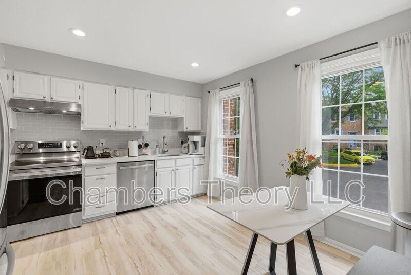 2816 Kelly Sq - Photo 4 of 39