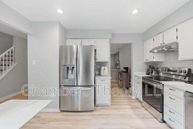 2816 Kelly Sq - Photo 5 of 39