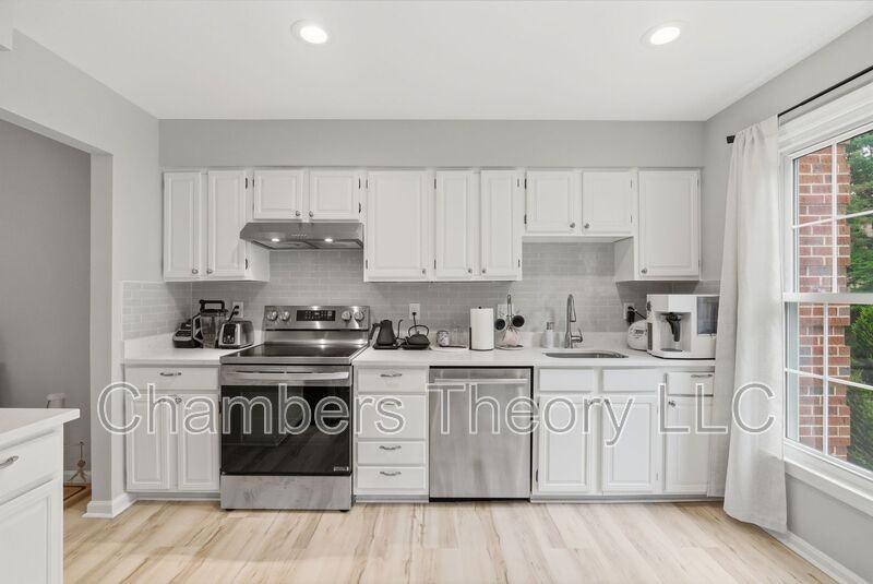2816 Kelly Sq - Photo 6 of 39
