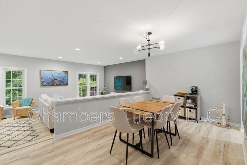 2816 Kelly Sq - Photo 7 of 39