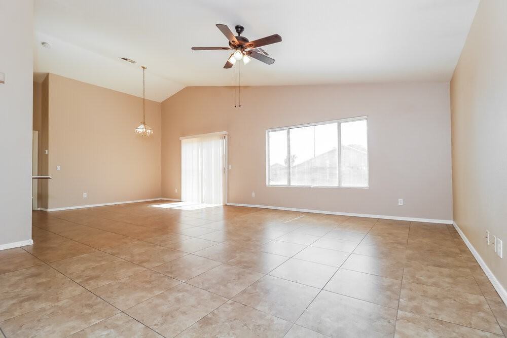9015 W Roanoke Ave - Photo 5 of 19