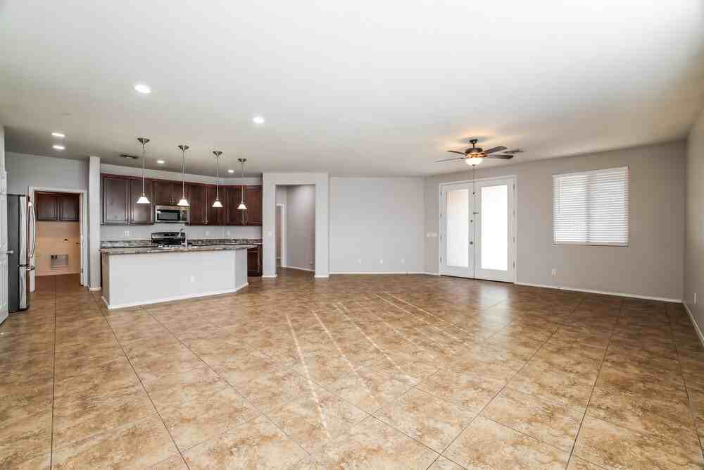 7543 W Darrel Rd - Photo 4 of 16