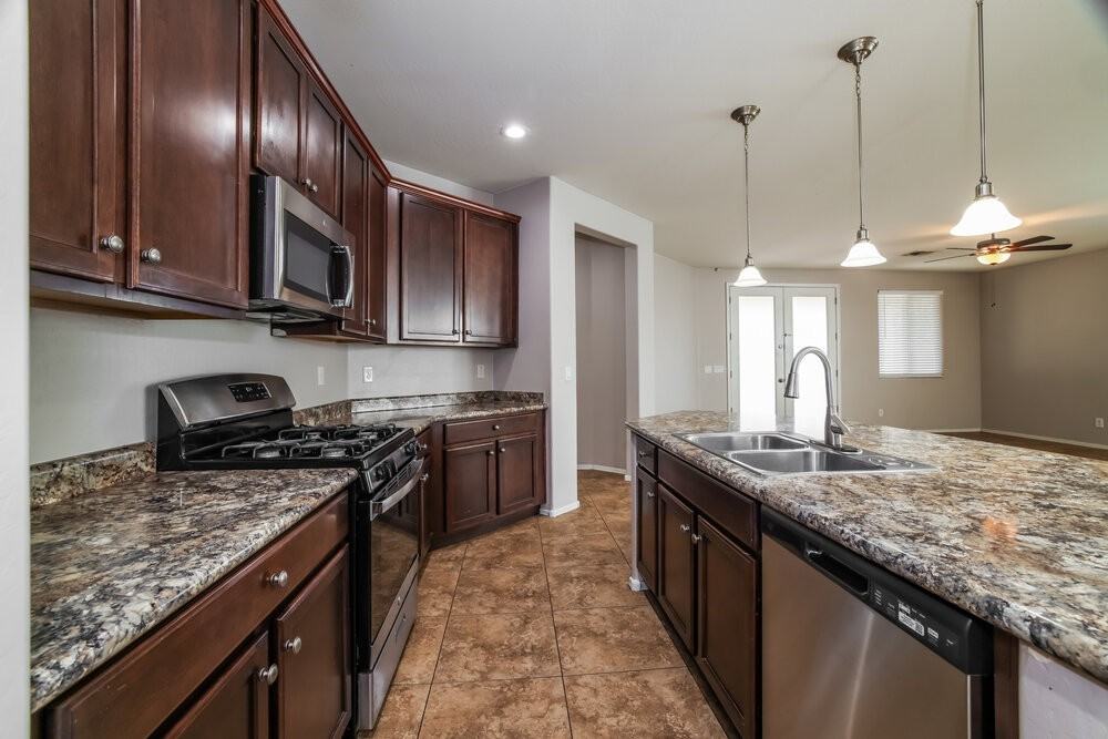7543 W Darrel Rd - Photo 5 of 16