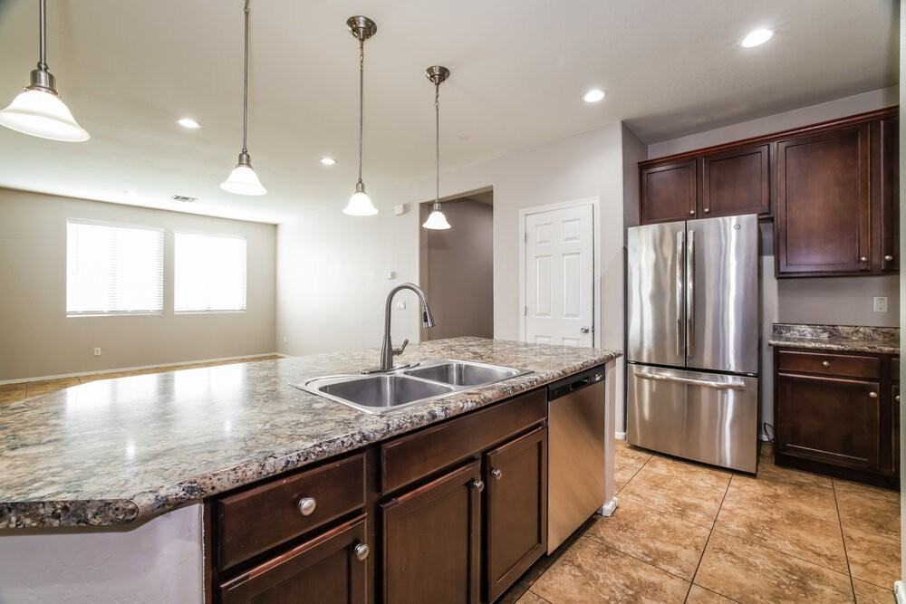 7543 W Darrel Rd - Photo 7 of 16
