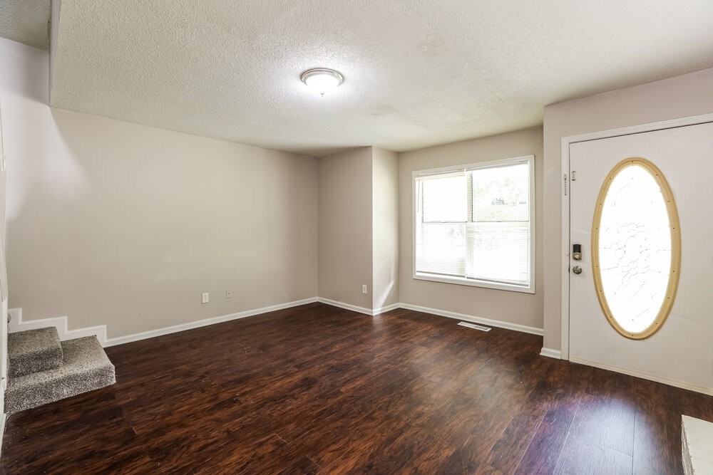 221 Clydesdale Ln Se - Photo 5 of 17