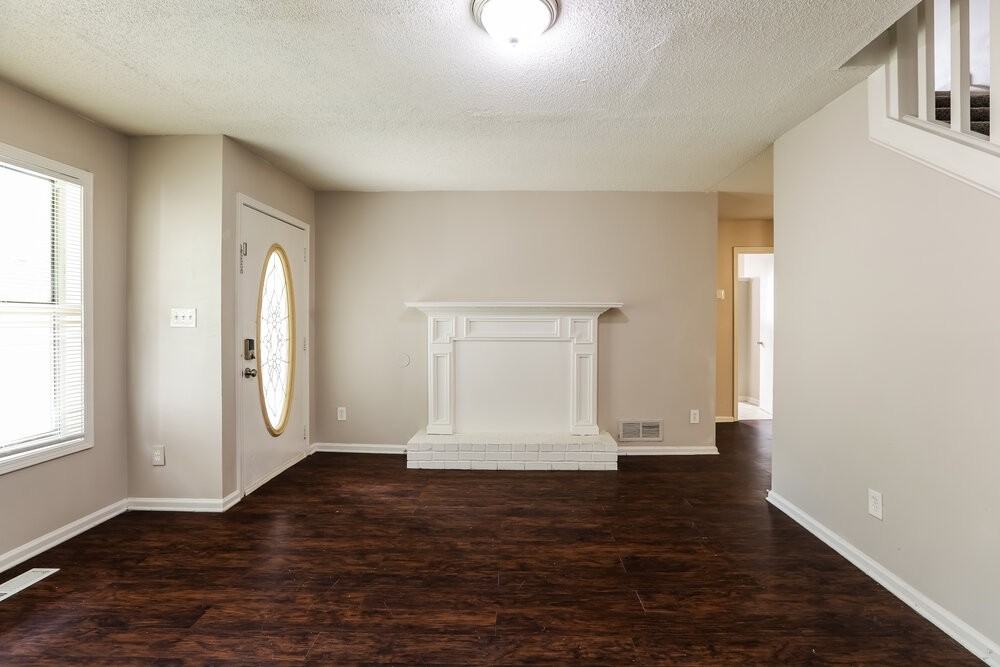 221 Clydesdale Ln Se - Photo 6 of 17