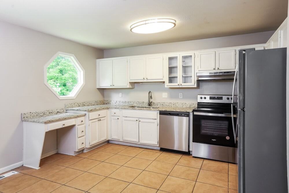 221 Clydesdale Ln Se - Photo 7 of 17