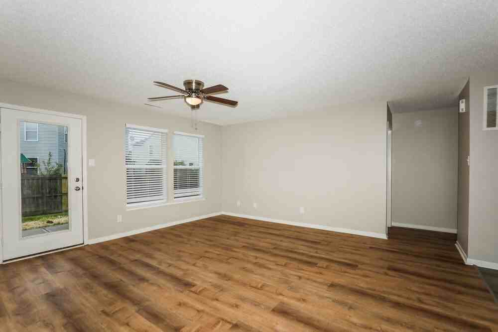 687 Hickory Pine Dr - Photo 6 of 16