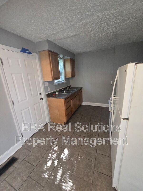 1656 Forest St - Photo 7 of 11
