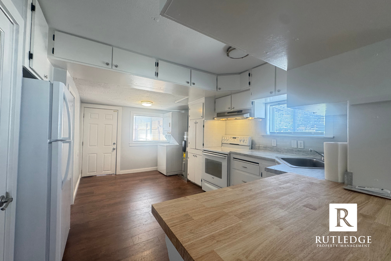 745 Dakota Ave - Photo 4 of 16