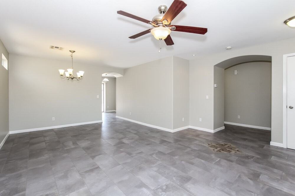 12417 W Larkspur Rd - Photo 2 of 15