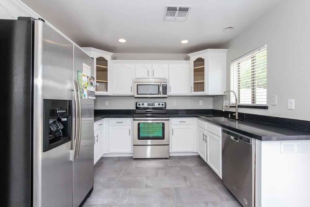 12417 W Larkspur Rd - Photo 6 of 15
