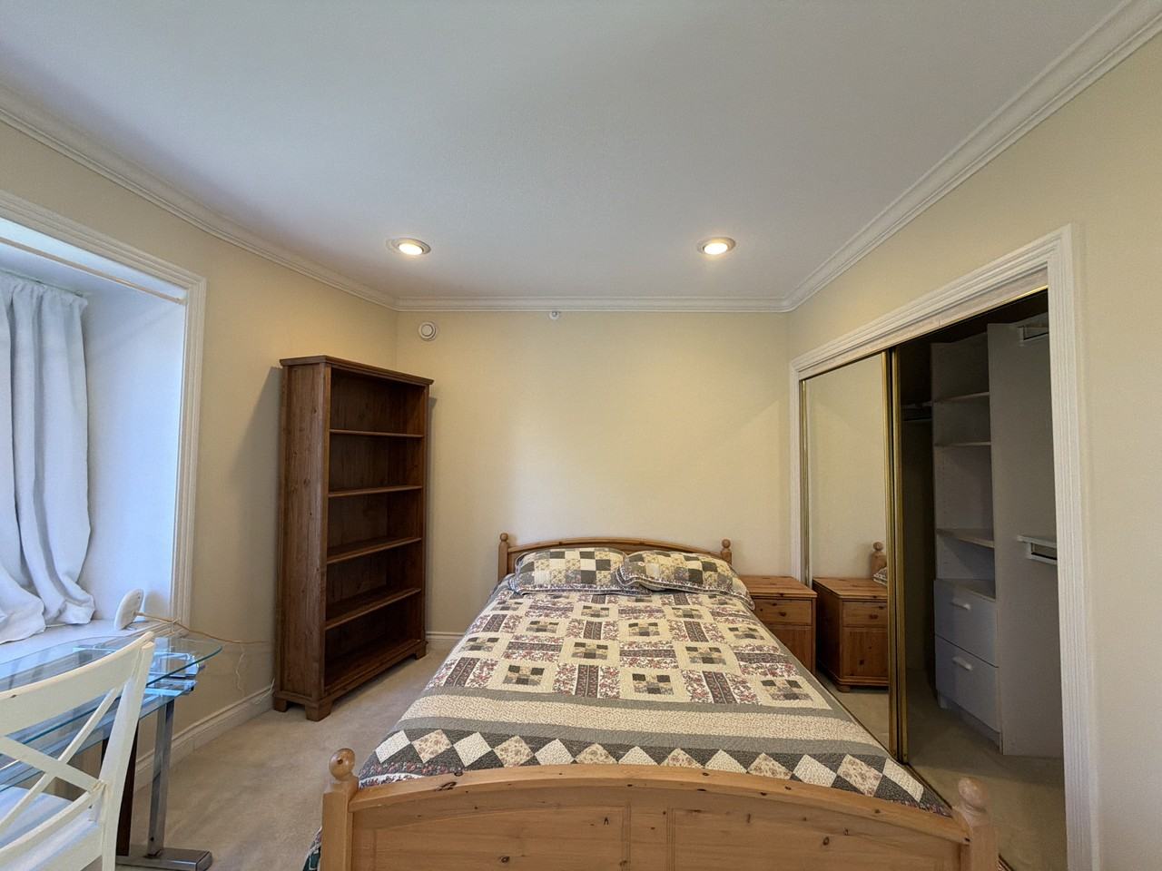Valley Dr & W 20th Ave #Room - Photo 2 of 9
