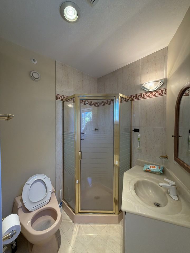 Valley Dr & W 20th Ave #Room - Photo 6 of 9