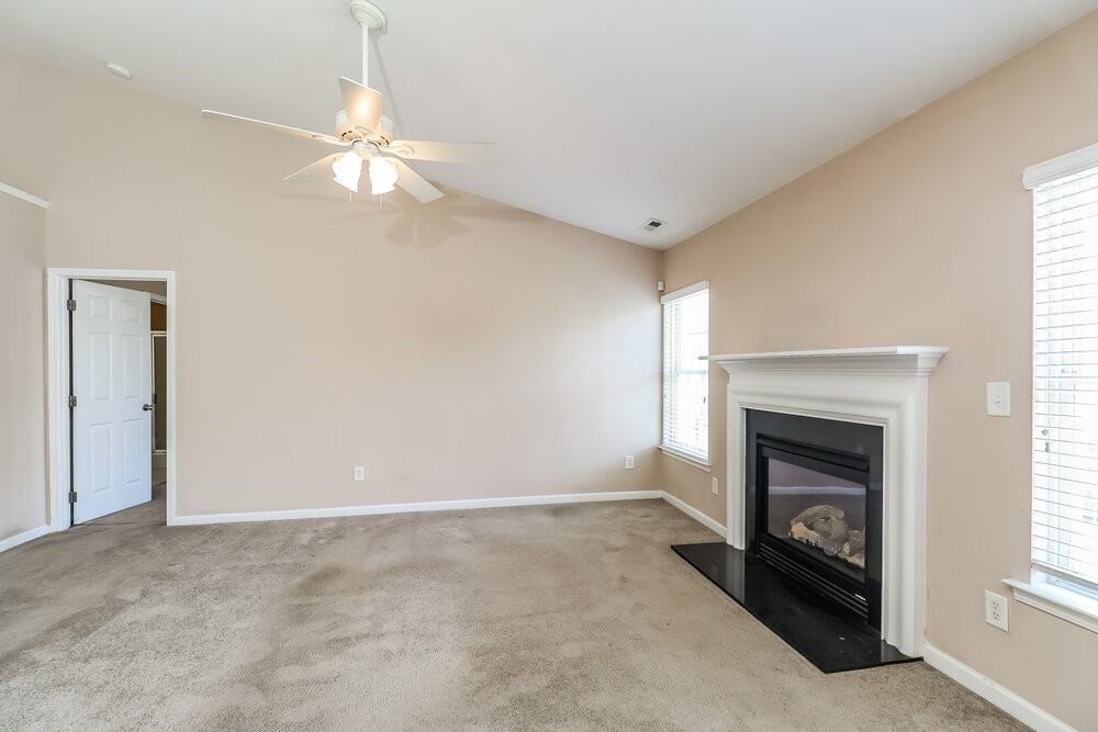 722 Hope St - Photo 5 of 17