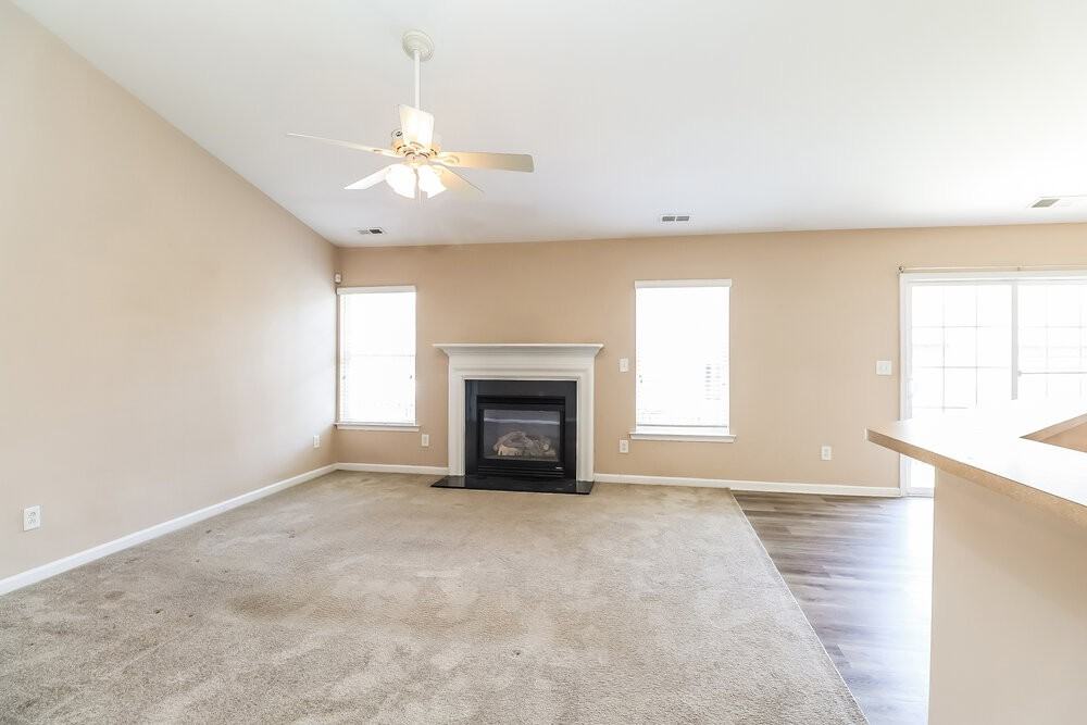722 Hope St - Photo 6 of 17