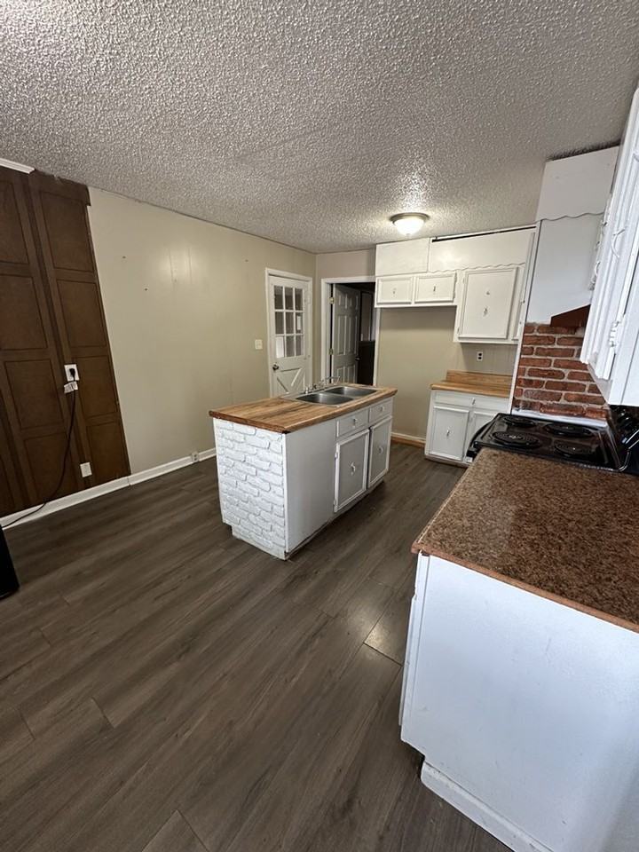 2406 12th Ave - Photo 4 of 12