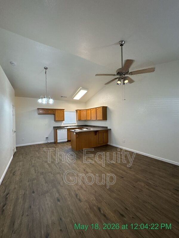 1323 S Crowe St #D - Photo 4 of 23
