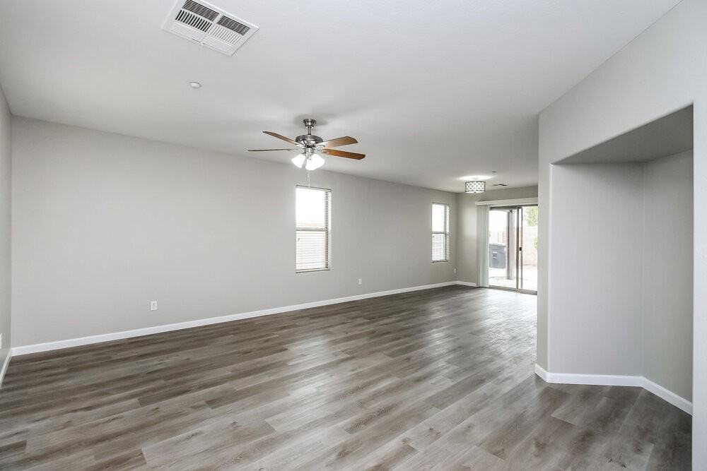 2707 E Bart St - Photo 6 of 20