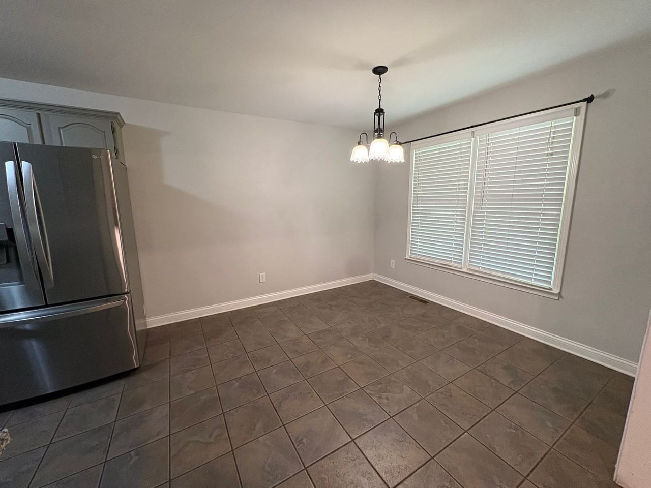 420 W Windsor Cir - Photo 3 of 14