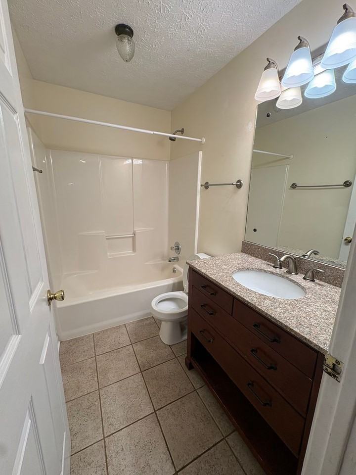 420 W Windsor Cir - Photo 6 of 14