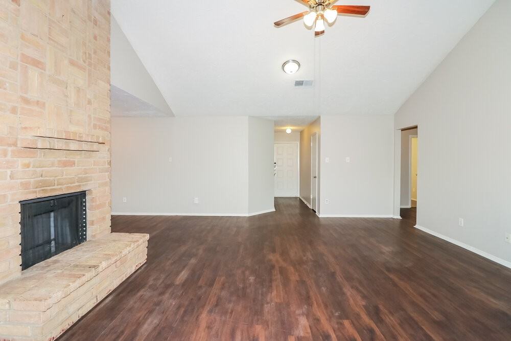 15826 Beechnut St - Photo 5 of 19