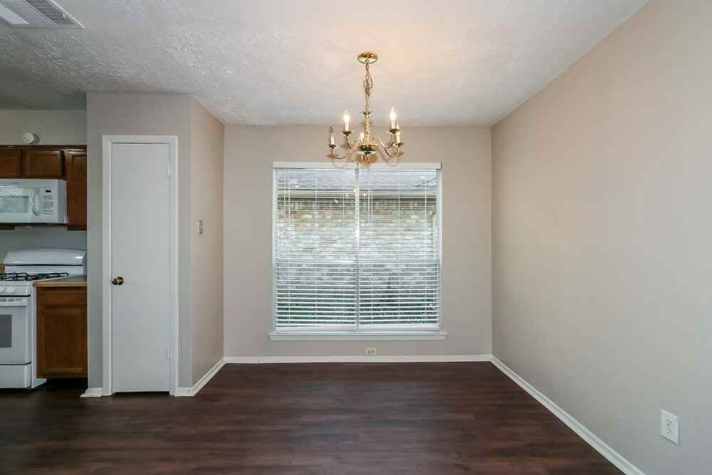 15826 Beechnut St - Photo 7 of 19
