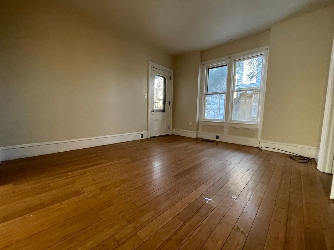 55 Lincoln Ave - Photo 3 of 21