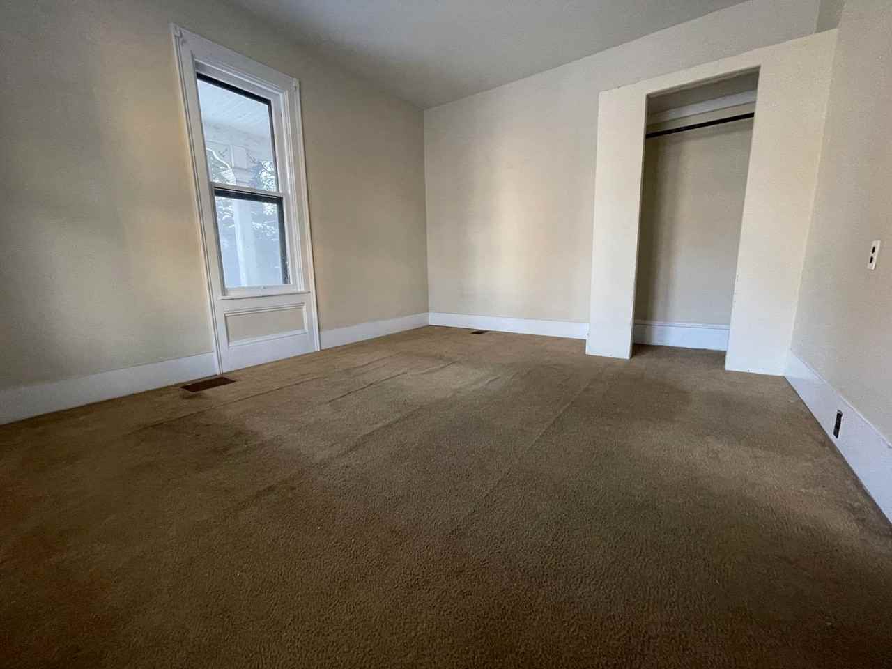 55 Lincoln Ave - Photo 4 of 21