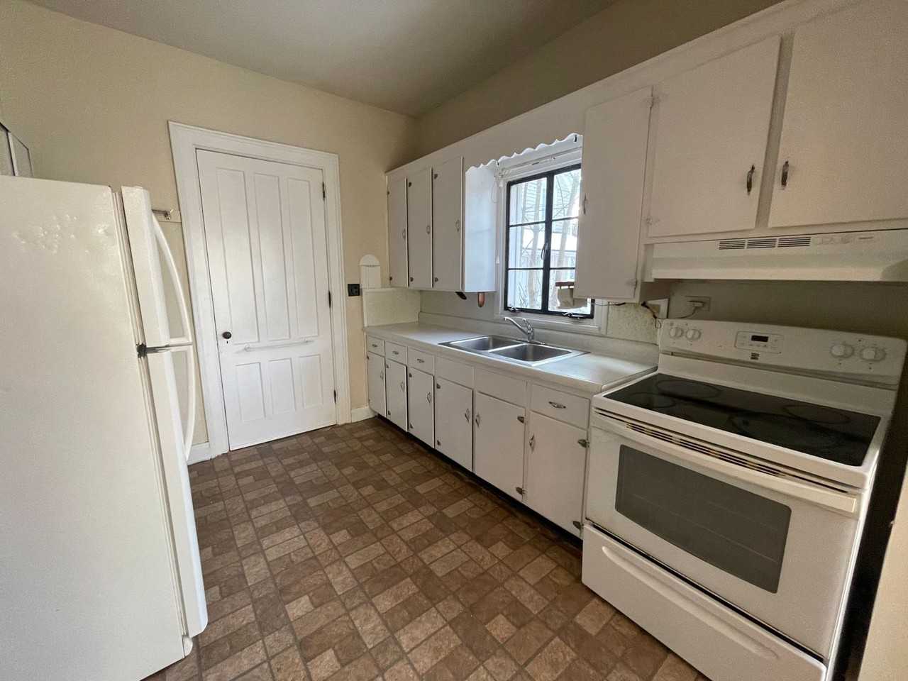 55 Lincoln Ave - Photo 7 of 21