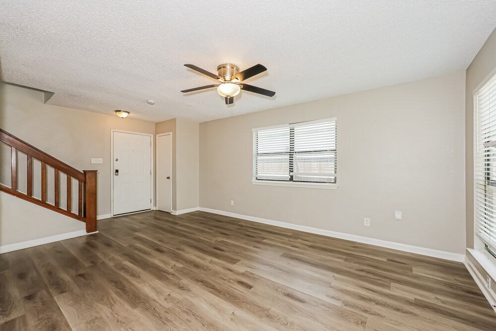 1804 Lincolnshire Way - Photo 4 of 17