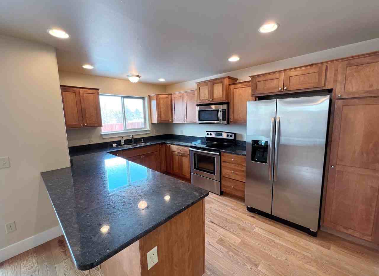 2777 Hedgerow Ct - Photo 2 of 13