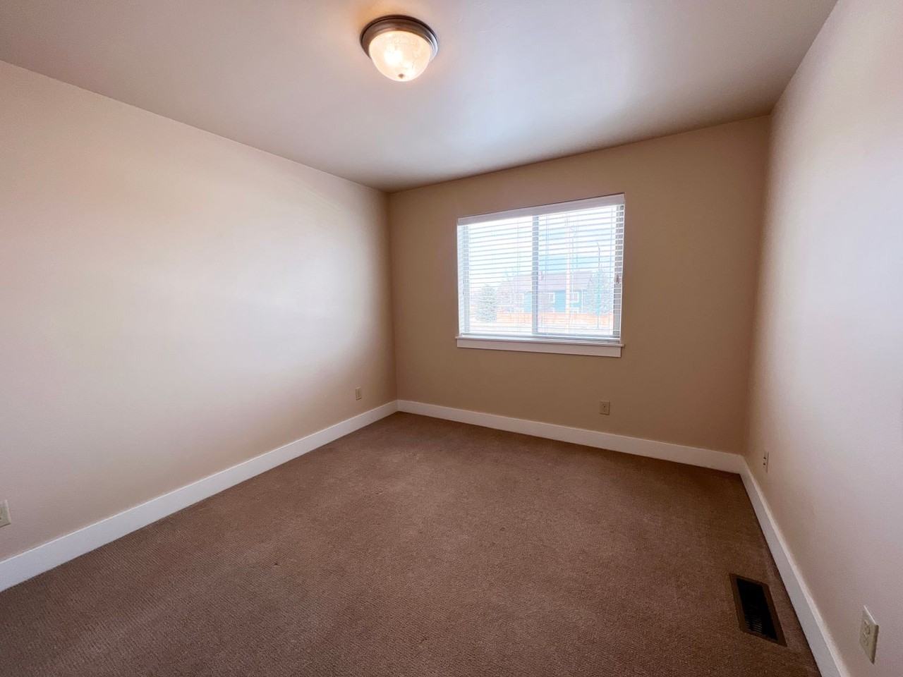 2777 Hedgerow Ct - Photo 6 of 13