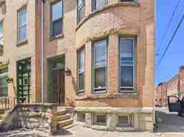 featured image of 242 Harris St