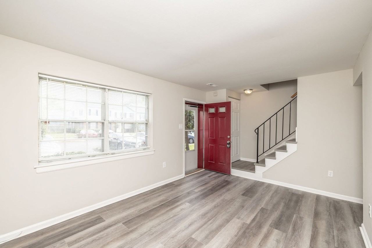 3231 Hunters Mill Dr - Photo 6 of 27