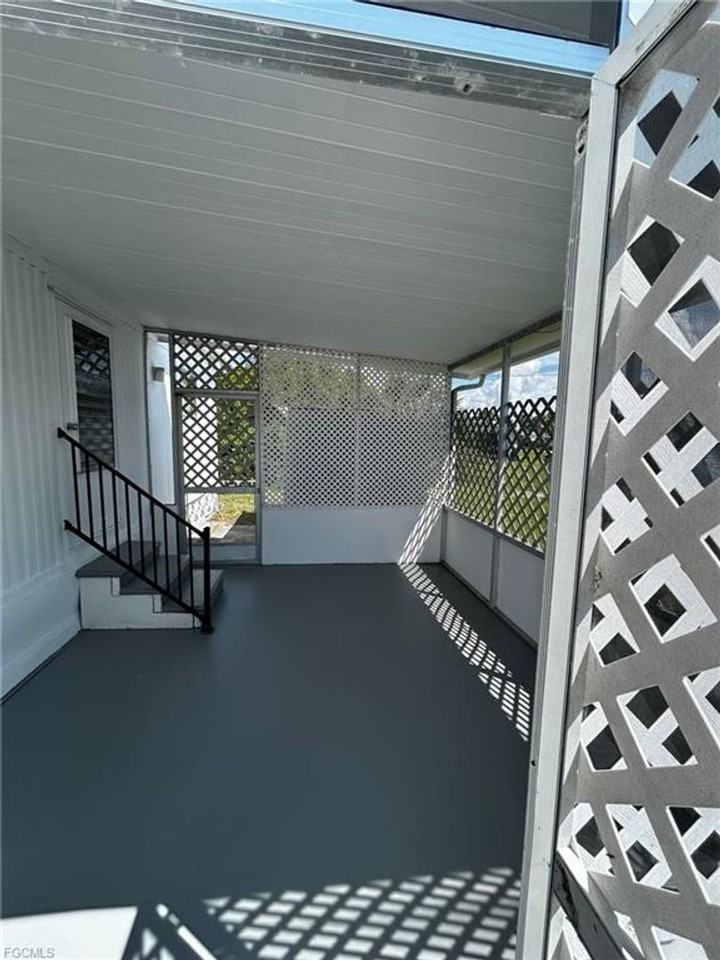 26186 Princess Ln - Photo 4 of 8