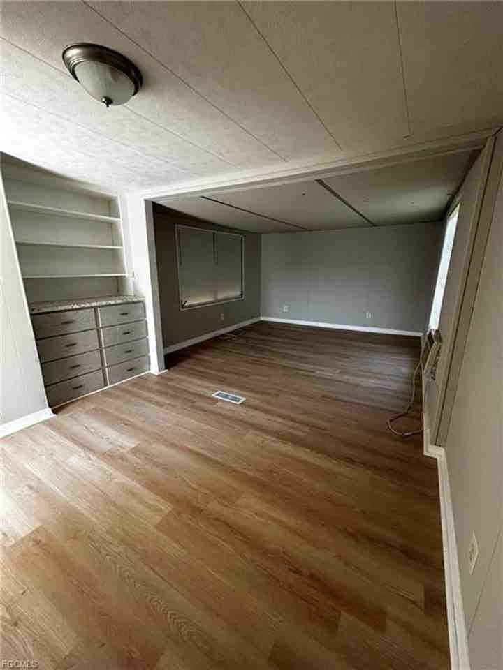 26186 Princess Ln - Photo 6 of 8