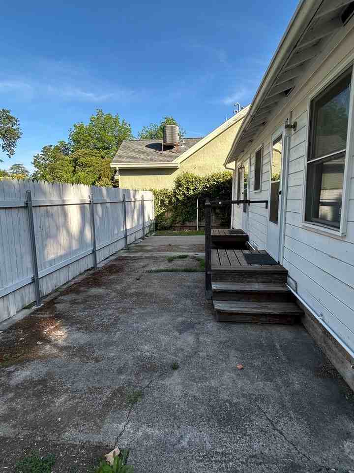 1515 Citrus Ave - Photo 5 of 13