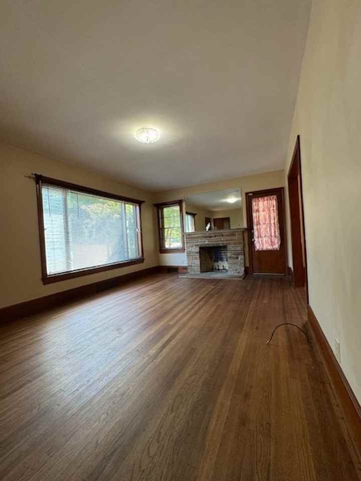 1508 E Holly St - Photo 2 of 16