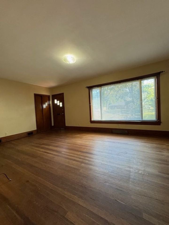 1508 E Holly St - Photo 3 of 16
