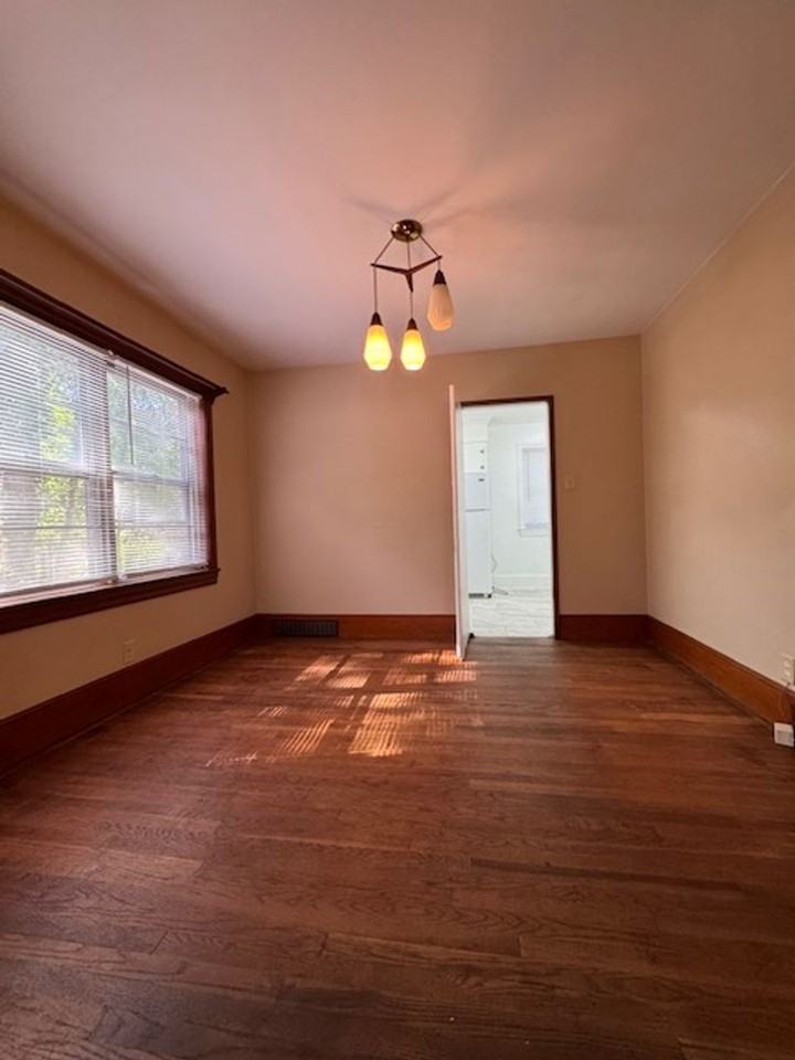 1508 E Holly St - Photo 4 of 16