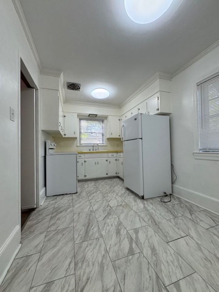 1508 E Holly St - Photo 5 of 16