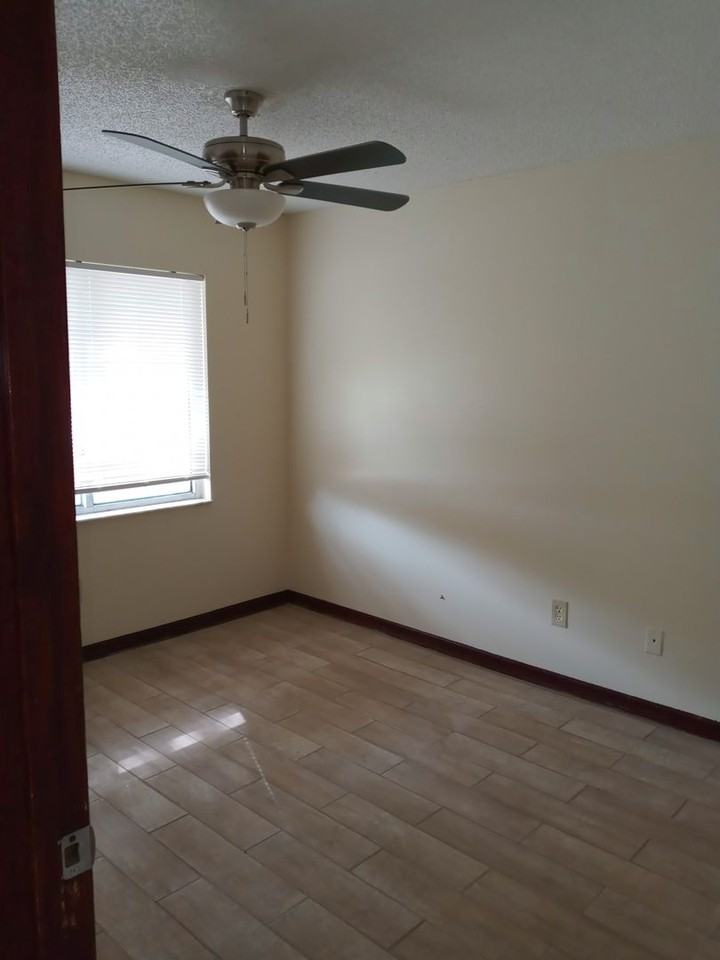 2708 Adela Ave - Photo 2 of 7